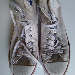 Converse tennis shoe size 8.5 M women